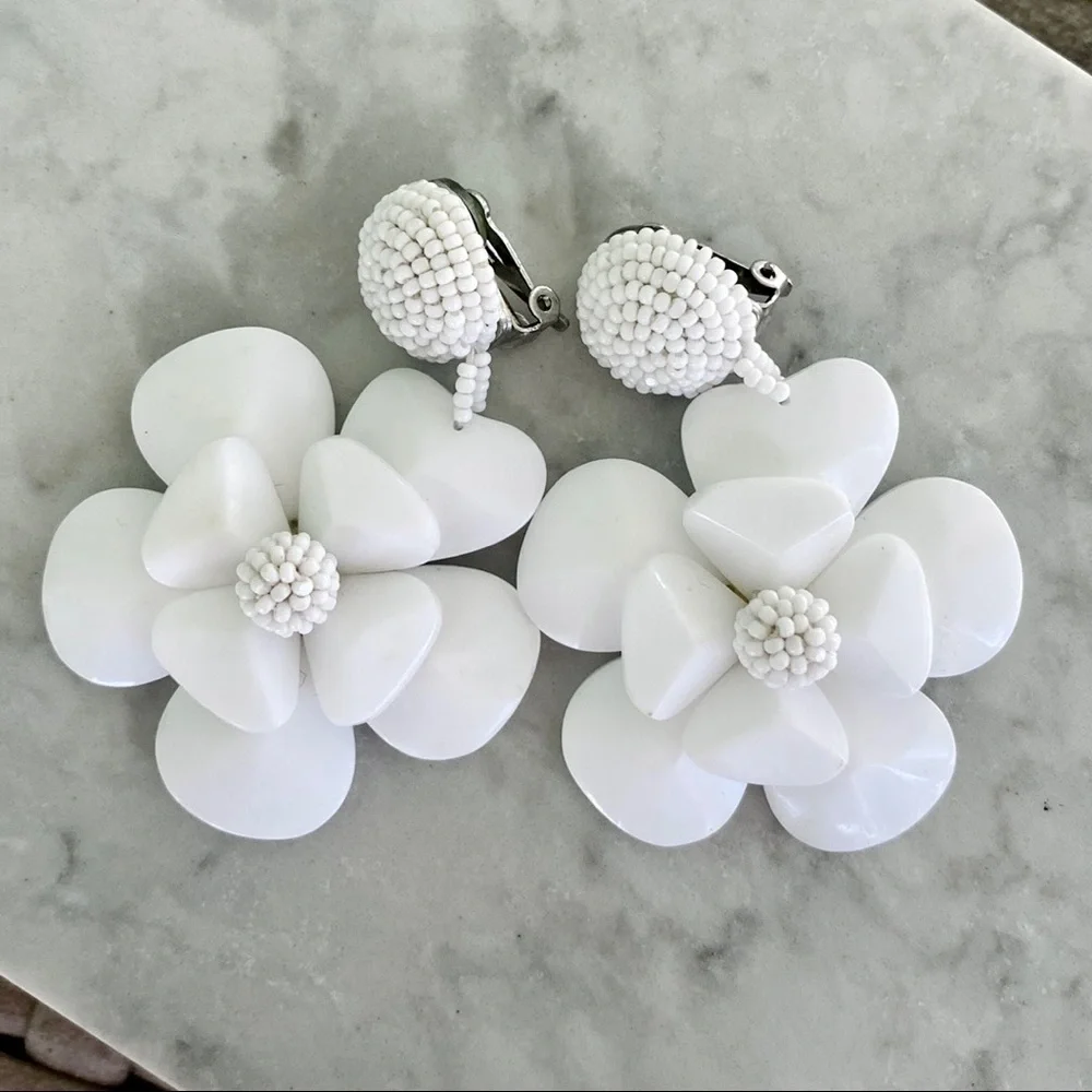Sachin & Babi White Plastic Flower Earrings EUC - Picture 7 of 11